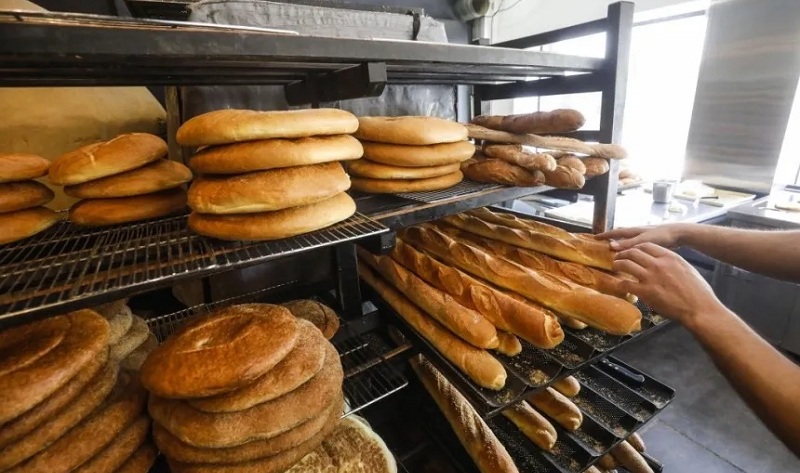  المخابز العشوائية.. التلاعب بالفرينة ..و"الباقات النخالة" تطغى على استعدادات رمضان